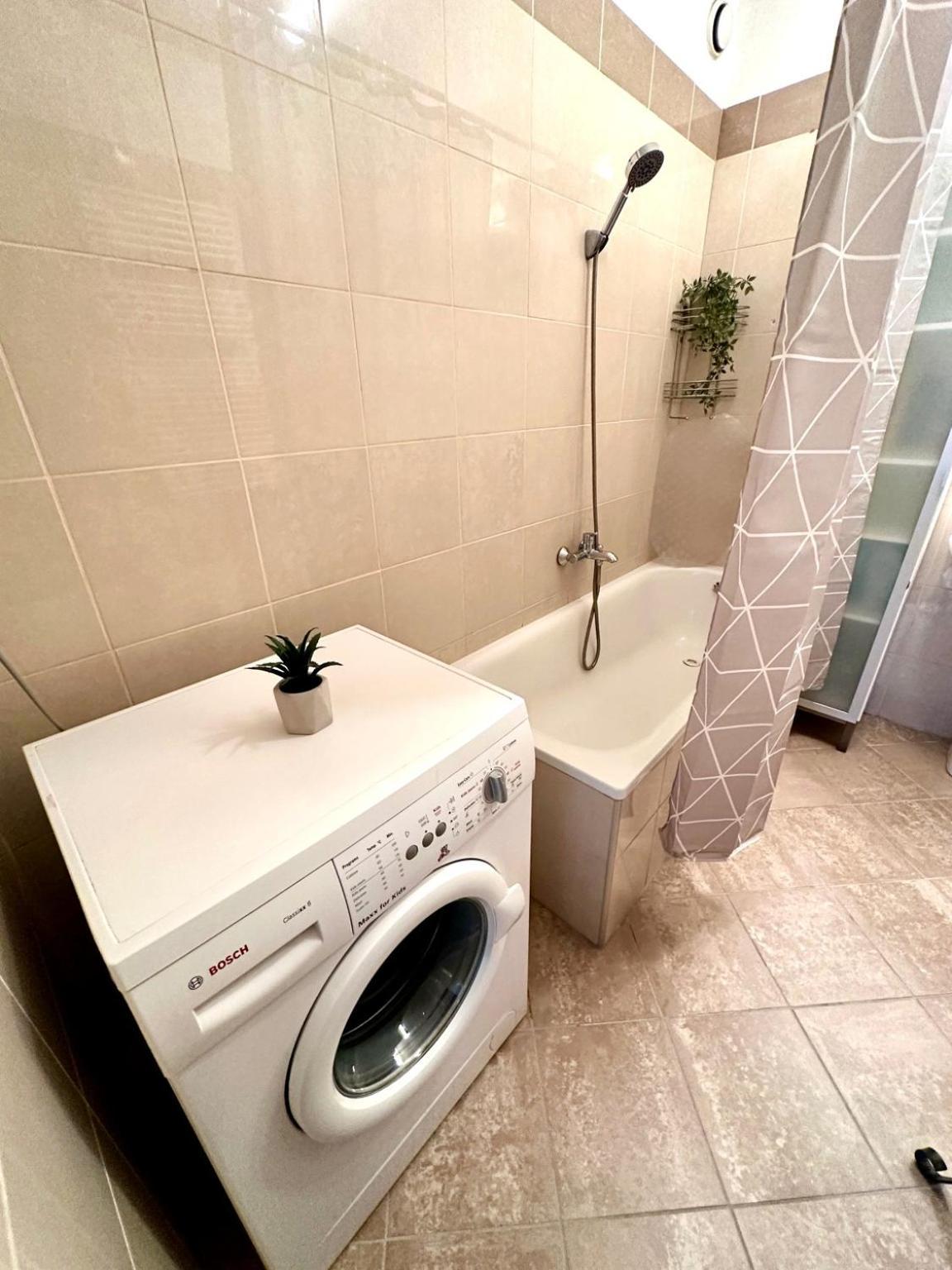 City Center Apartment With Balcony ブダペスト エクステリア 写真